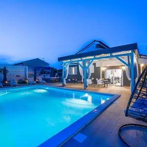  Villa Beauty With Heated Pool And Jacuzzi