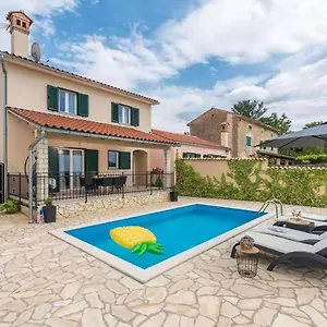  Villa Grguci